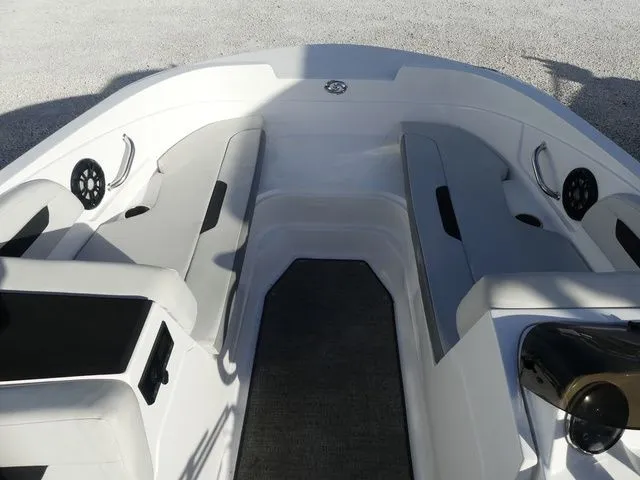 Slide: The Image of Hurricane SunDeck Sport 185 OB 2022 - 6