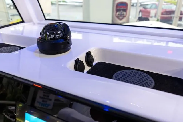 Slide: The Image of Sportsman Masters 247OE Bay Boat 2026 - 31