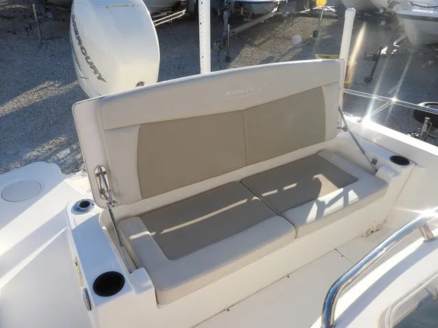 Slide: The Image of Boston Whaler 270 Dauntless 2019 - 4