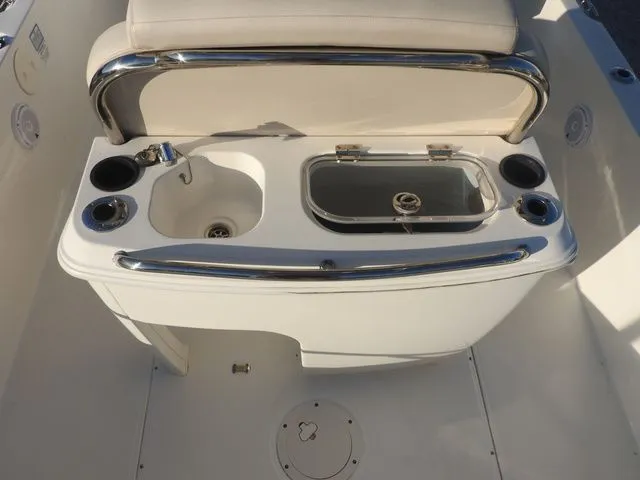 Slide: The Image of Boston Whaler 270 Dauntless 2019 - 5
