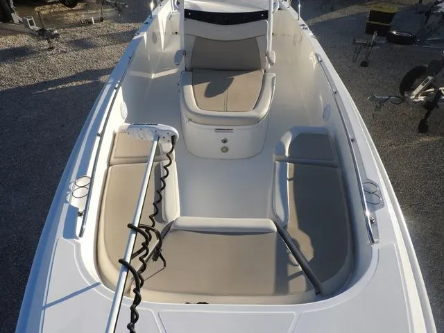 Slide: The Image of Boston Whaler 270 Dauntless 2019 - 6