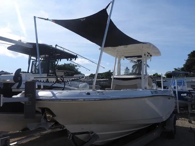 Slide: The Image of Boston Whaler 270 Dauntless 2019 - 9