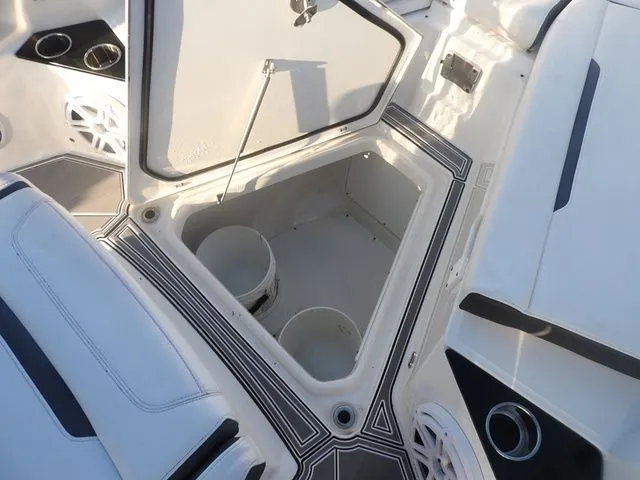 Slide: The Image of Blackfin 302 CC 2022 - 11