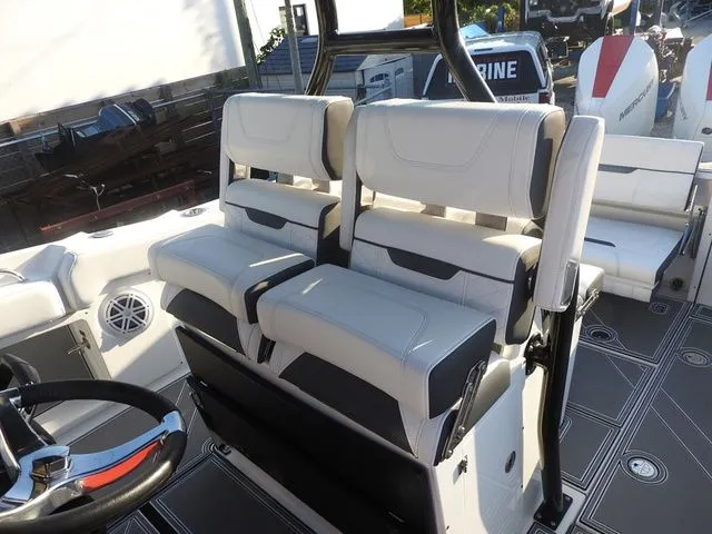 Slide: The Image of Blackfin 302 CC 2022 - 13