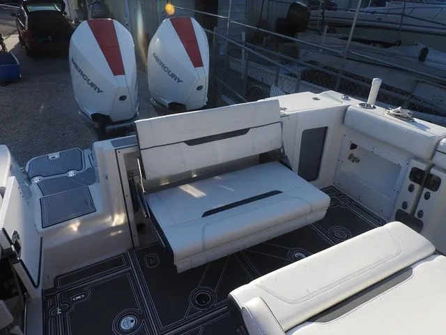 Slide: The Image of Blackfin 302 CC 2022 - 14