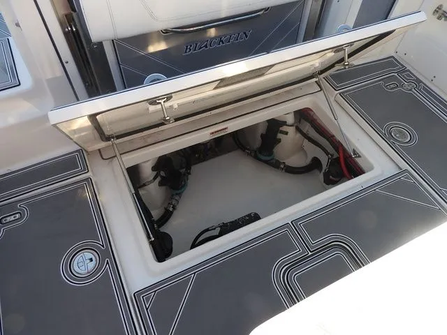 Slide: The Image of Blackfin 302 CC 2022 - 16