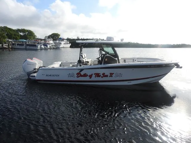 Slide: The Image of Blackfin 302 CC 2022 - 3