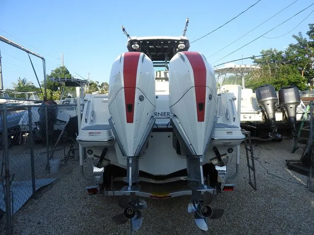 Slide: The Image of Blackfin 302 CC 2022 - 5