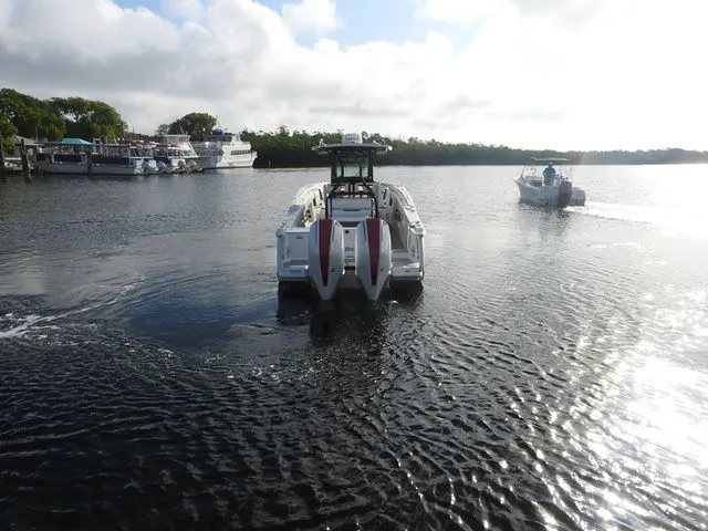 Slide: The Image of Blackfin 302 CC 2022 - 8