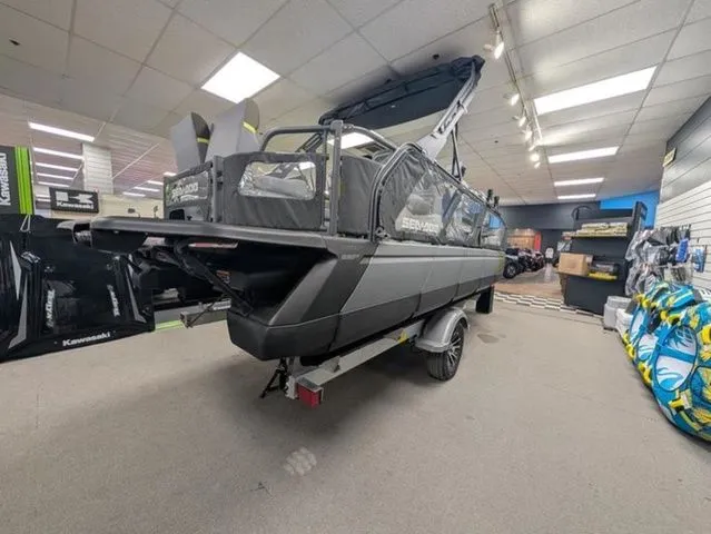 Slide: The Image of Sea-Doo Switch Fish™ 21 - 230 hp Galvanized 2026 - 3