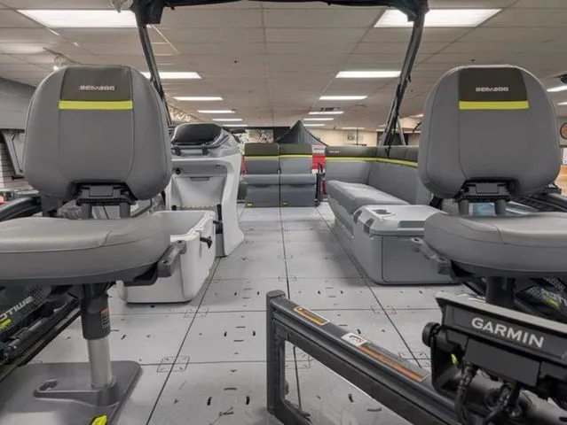 Slide: The Image of Sea-Doo Switch Fish™ 21 - 230 hp Galvanized 2026 - 9