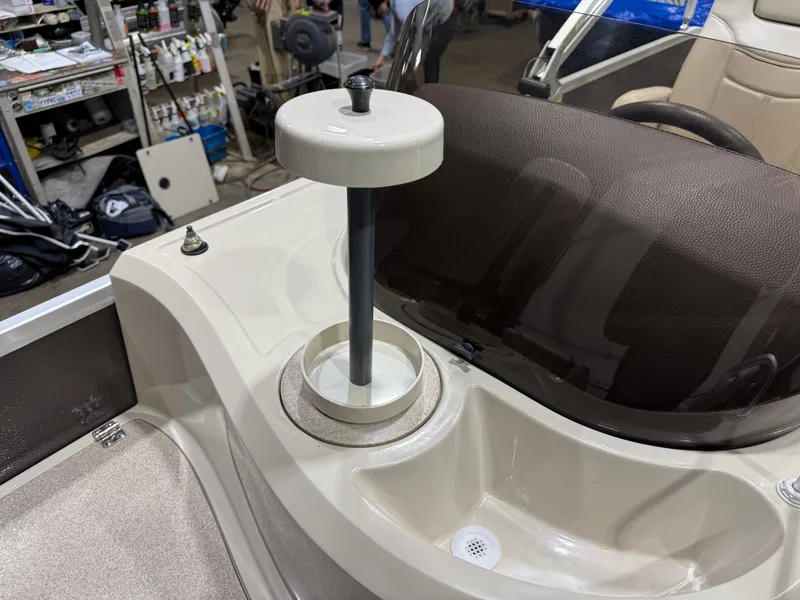 Slide: The Image of Premier 220 Castaway 2016 - 10