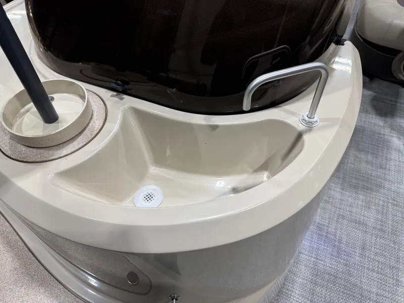 Slide: The Image of Premier 220 Castaway 2016 - 11