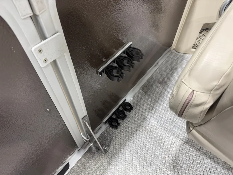 Slide: The Image of Premier 220 Castaway 2016 - 12