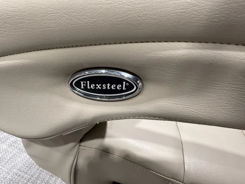 Slide: The Image of Premier 220 Castaway 2016 - 15