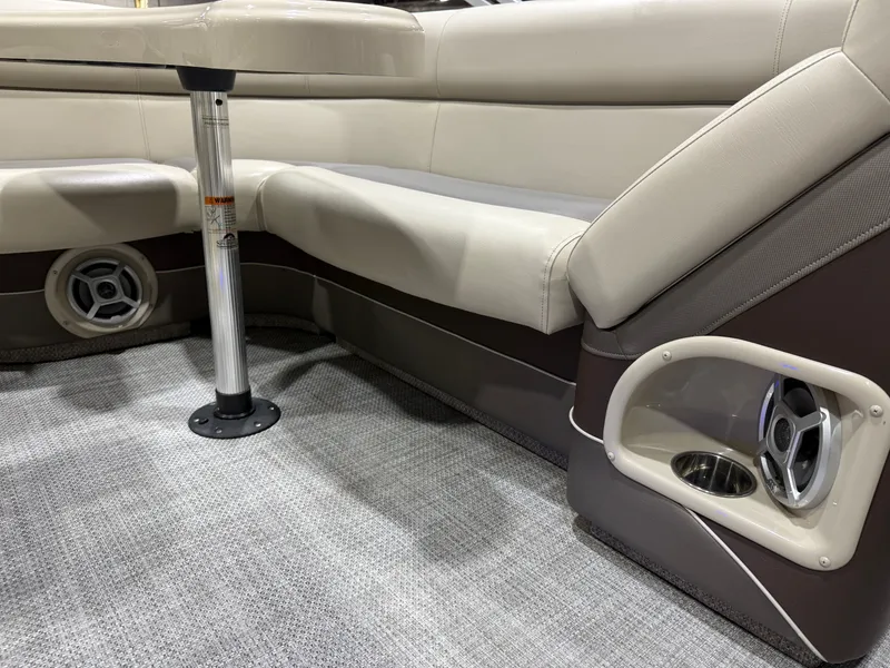 Slide: The Image of Premier 220 Castaway 2016 - 19