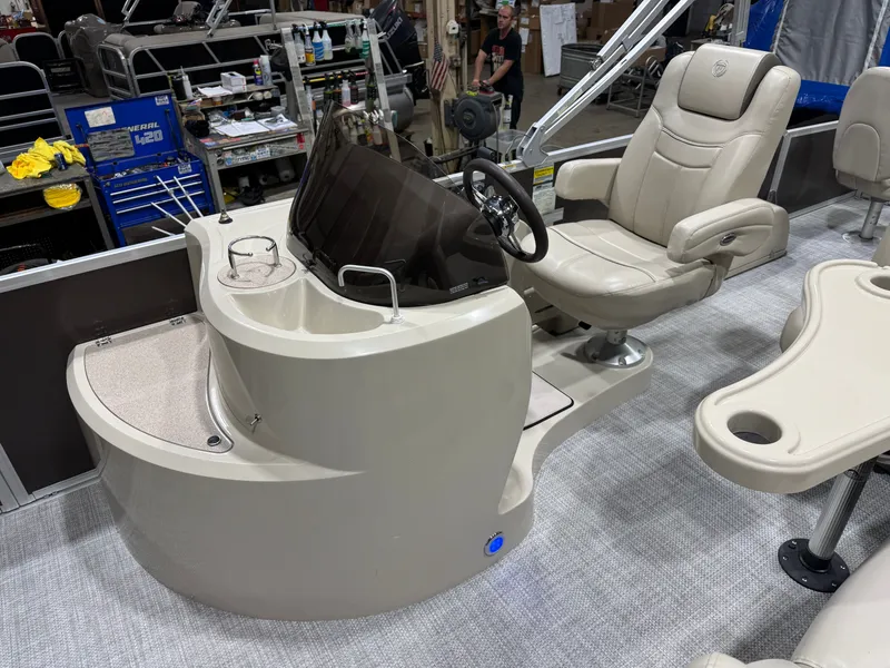 Slide: The Image of Premier 220 Castaway 2016 - 21