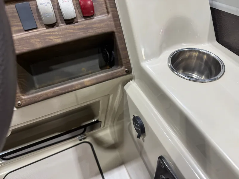 Slide: The Image of Premier 220 Castaway 2016 - 27