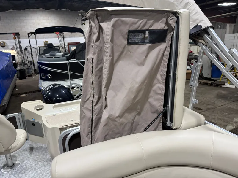 Slide: The Image of Premier 220 Castaway 2016 - 31