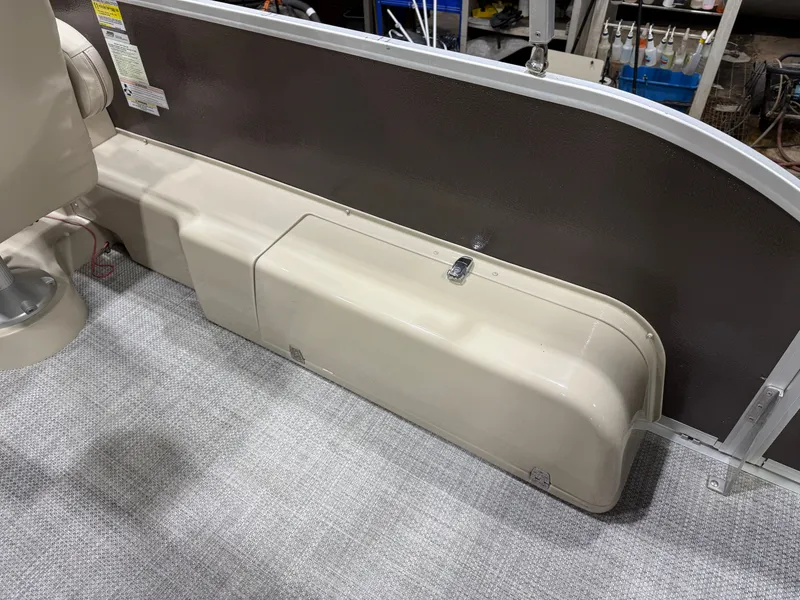 Slide: The Image of Premier 220 Castaway 2016 - 32