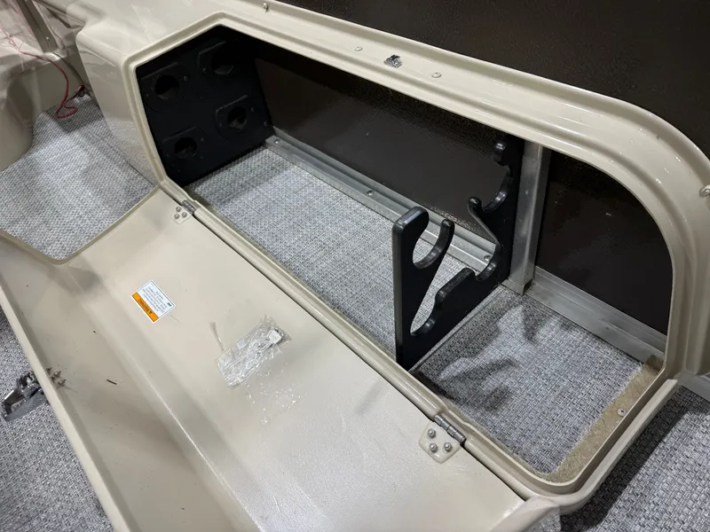 Slide: The Image of Premier 220 Castaway 2016 - 33