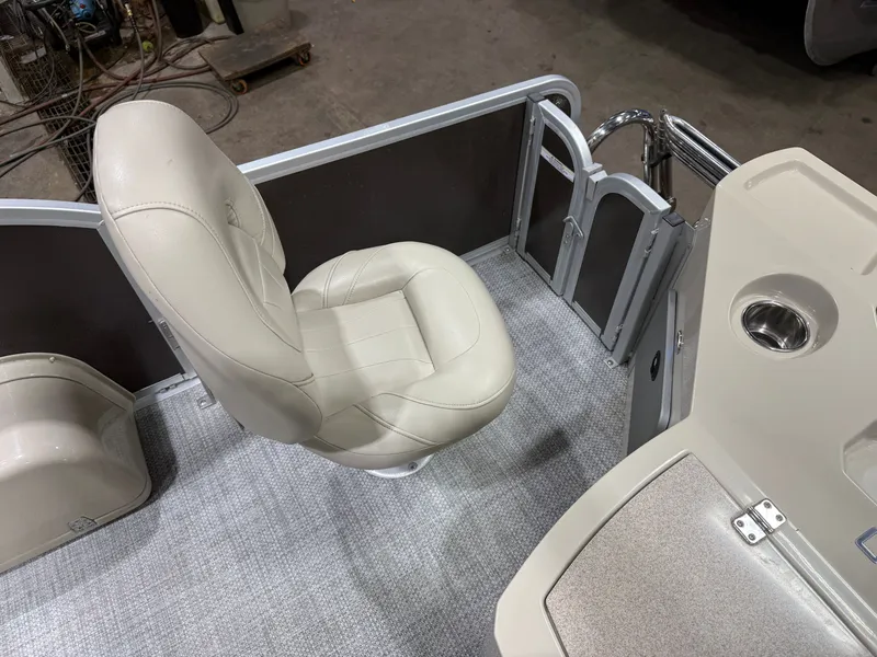 Slide: The Image of Premier 220 Castaway 2016 - 35