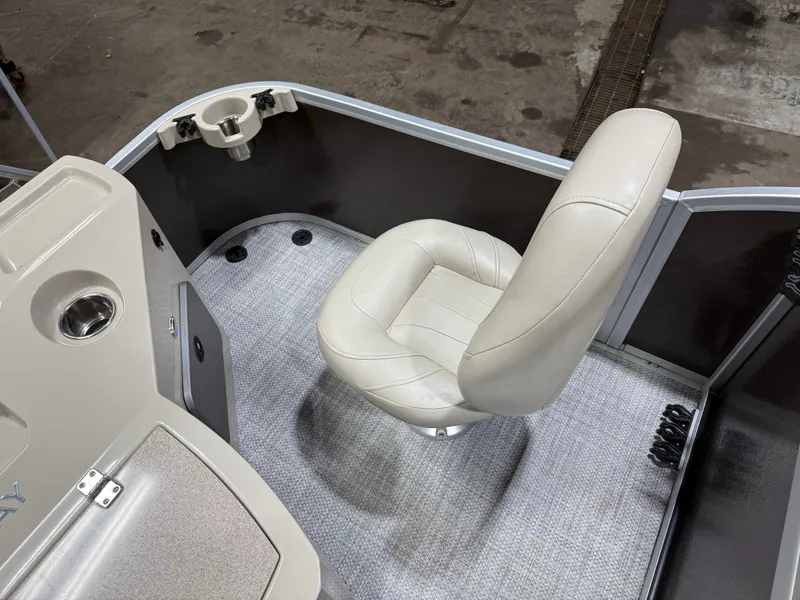 Slide: The Image of Premier 220 Castaway 2016 - 36