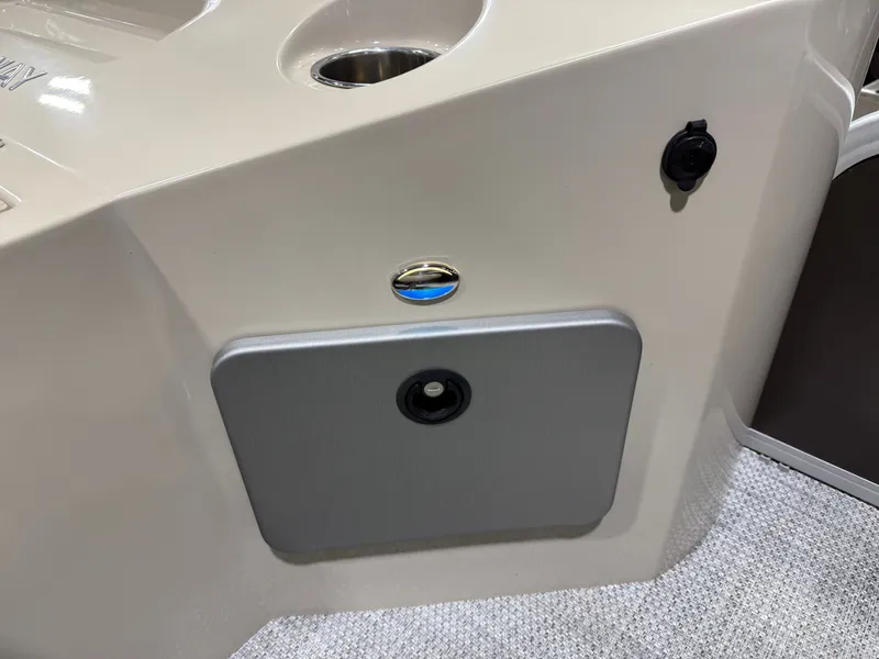 Slide: The Image of Premier 220 Castaway 2016 - 39