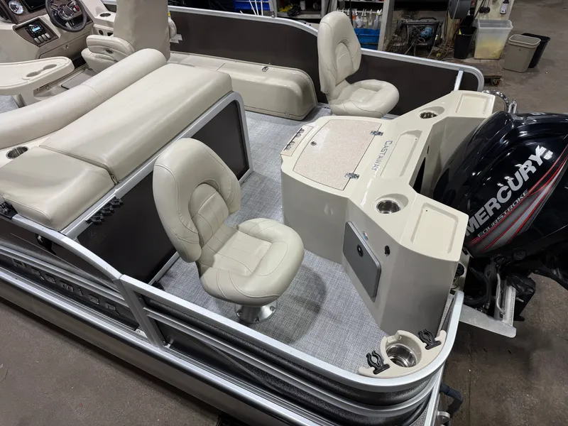 Slide: The Image of Premier 220 Castaway 2016 - 4