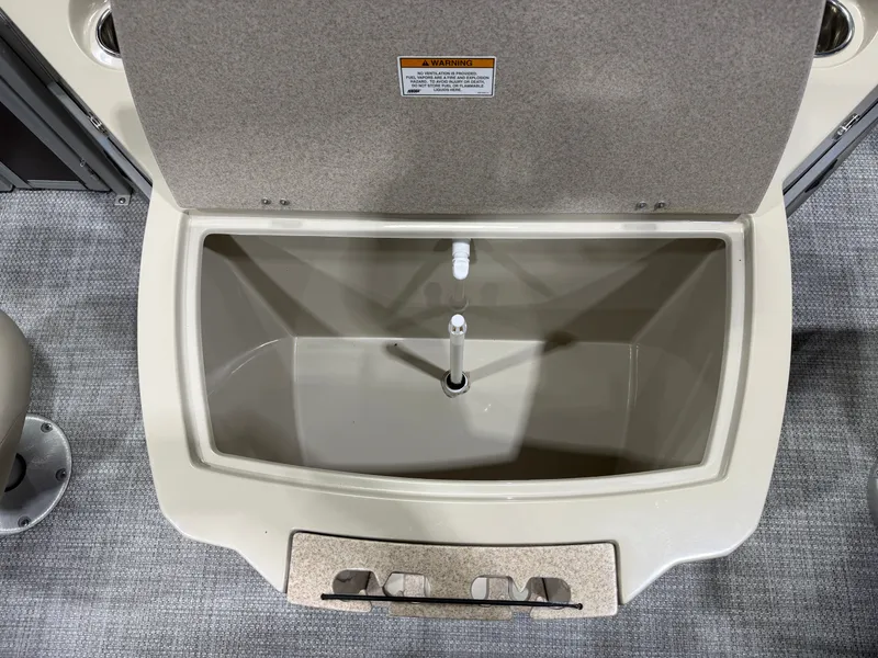 Slide: The Image of Premier 220 Castaway 2016 - 42