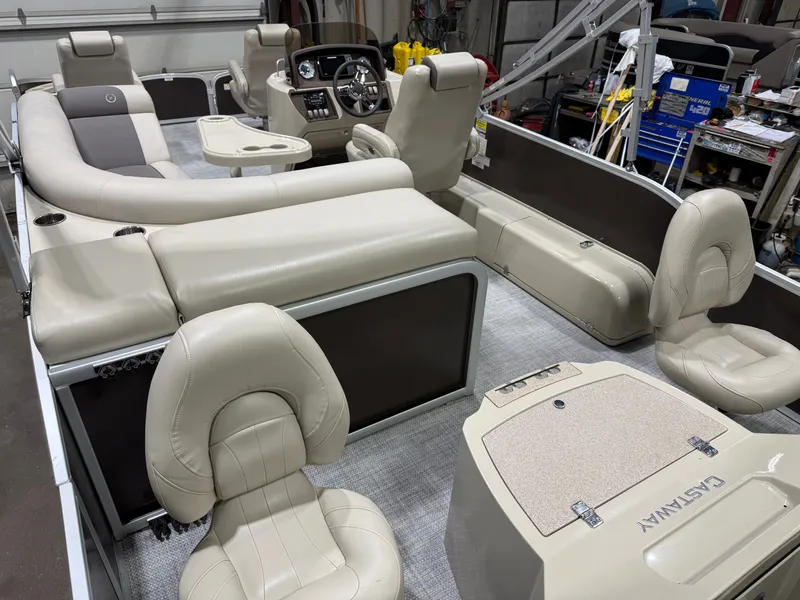 Slide: The Image of Premier 220 Castaway 2016 - 44