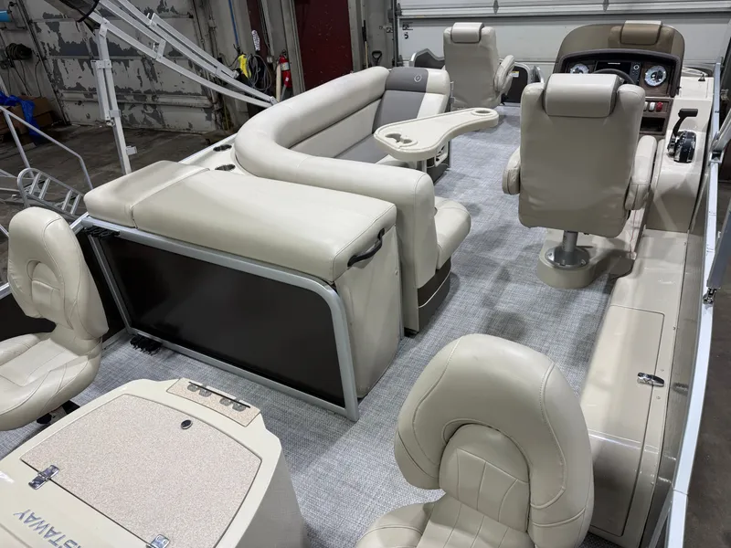 Slide: The Image of Premier 220 Castaway 2016 - 45