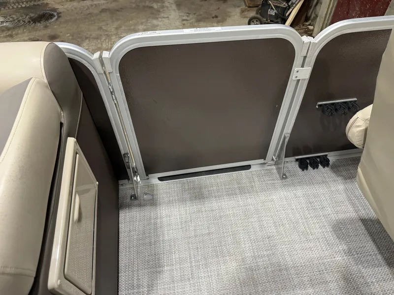 Slide: The Image of Premier 220 Castaway 2016 - 47