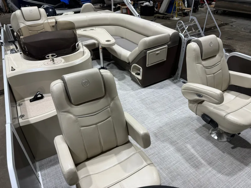 Slide: The Image of Premier 220 Castaway 2016 - 48