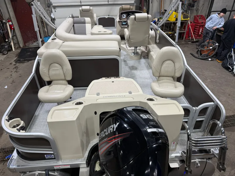 Slide: The Image of Premier 220 Castaway 2016 - 5