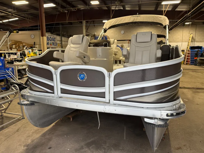 Slide: The Image of Premier 220 Castaway 2016 - 50