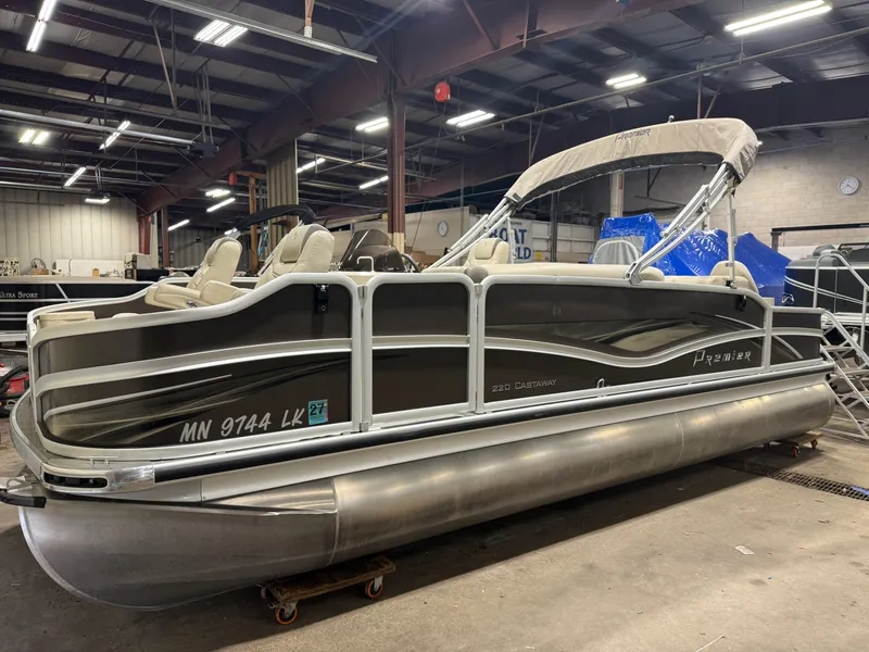 Slide: The Image of Premier 220 Castaway 2016 - 53