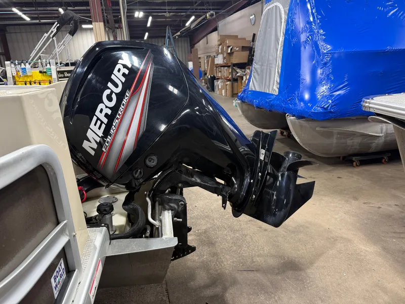 Slide: The Image of Premier 220 Castaway 2016 - 58