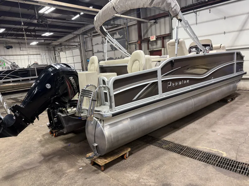 Slide: The Image of Premier 220 Castaway 2016 - 61