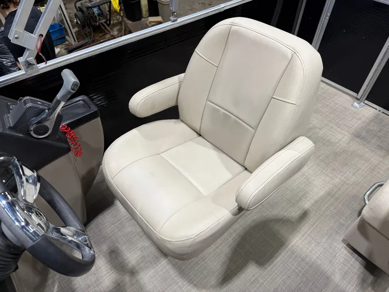 Slide: The Image of Palm Beach Ultra 240 Cruise Pontoon & Suzuki 115HP 4-Stroke EFI 2015 - 10