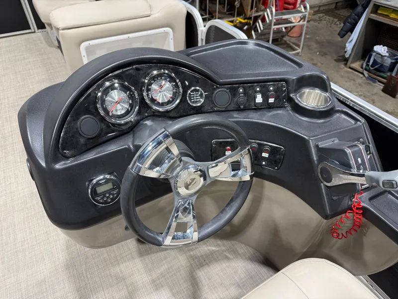 Slide: The Image of Palm Beach Ultra 240 Cruise Pontoon & Suzuki 115HP 4-Stroke EFI 2015 - 11