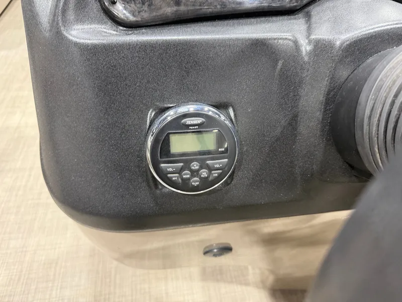 Slide: The Image of Palm Beach Ultra 240 Cruise Pontoon & Suzuki 115HP 4-Stroke EFI 2015 - 12