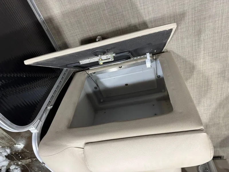 Slide: The Image of Palm Beach Ultra 240 Cruise Pontoon & Suzuki 115HP 4-Stroke EFI 2015 - 21