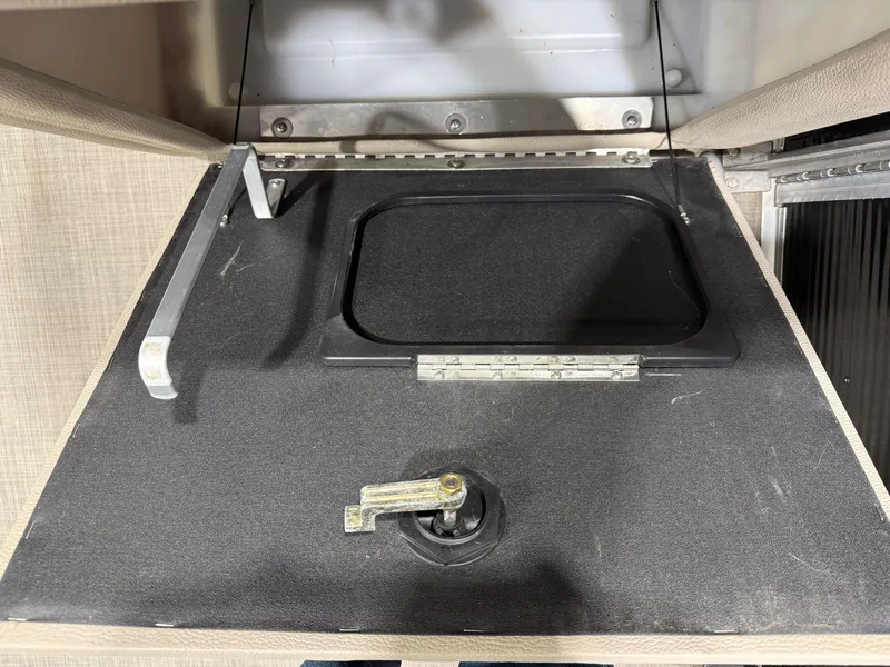 Slide: The Image of Palm Beach Ultra 240 Cruise Pontoon & Suzuki 115HP 4-Stroke EFI 2015 - 22