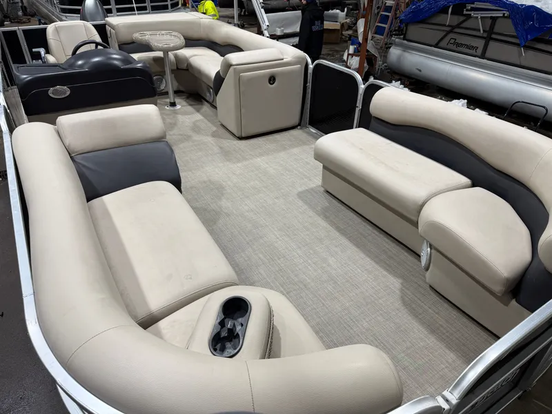 Slide: The Image of Palm Beach Ultra 240 Cruise Pontoon & Suzuki 115HP 4-Stroke EFI 2015 - 24