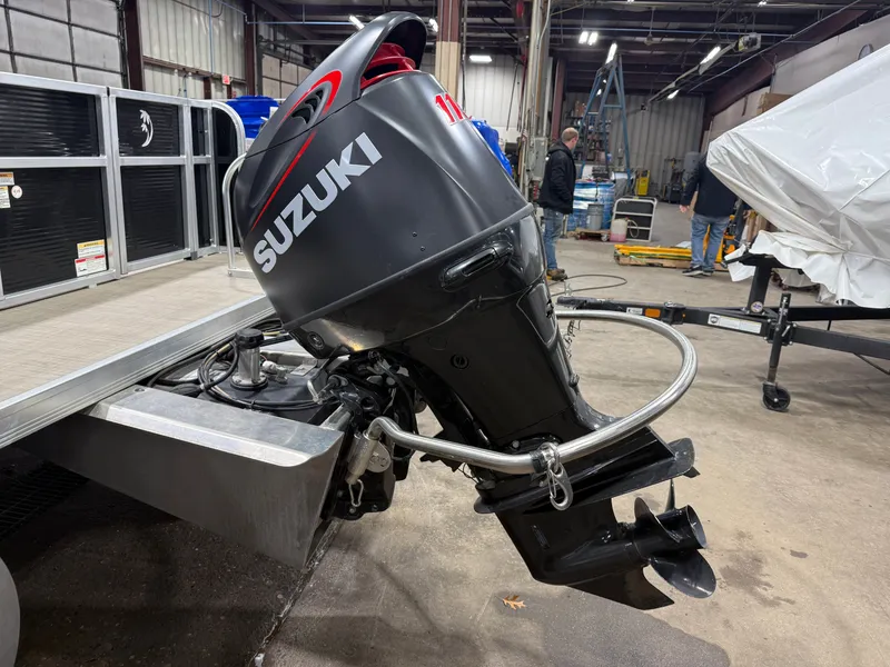 Slide: The Image of Palm Beach Ultra 240 Cruise Pontoon & Suzuki 115HP 4-Stroke EFI 2015 - 28