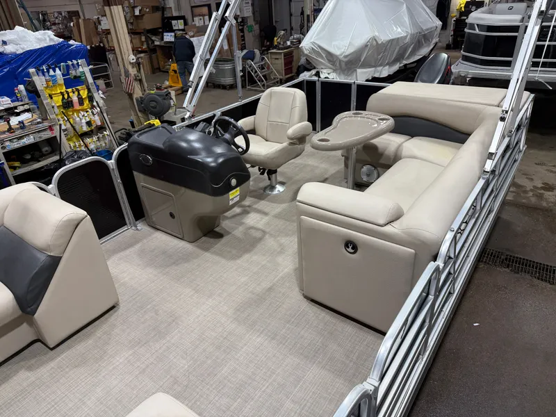 Slide: The Image of Palm Beach Ultra 240 Cruise Pontoon & Suzuki 115HP 4-Stroke EFI 2015 - 3