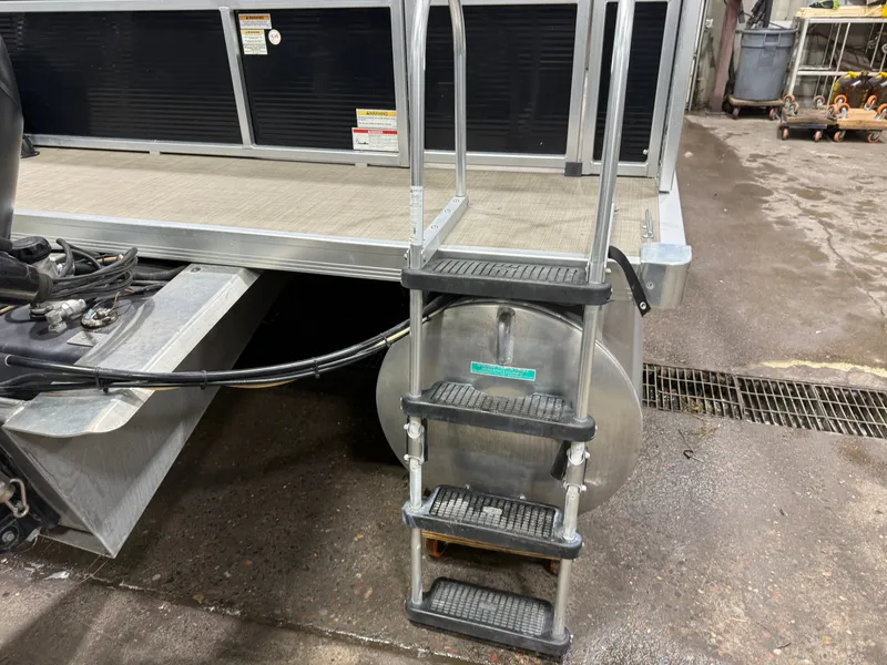 Slide: The Image of Palm Beach Ultra 240 Cruise Pontoon & Suzuki 115HP 4-Stroke EFI 2015 - 31