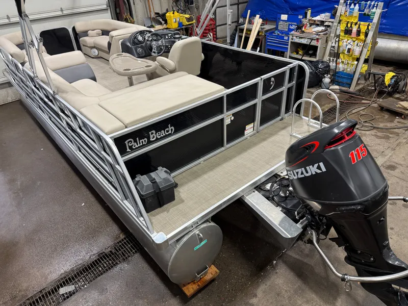 Slide: The Image of Palm Beach Ultra 240 Cruise Pontoon & Suzuki 115HP 4-Stroke EFI 2015 - 34