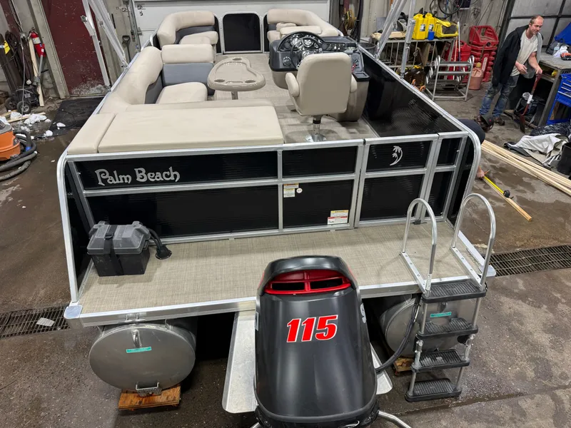 Slide: The Image of Palm Beach Ultra 240 Cruise Pontoon & Suzuki 115HP 4-Stroke EFI 2015 - 4